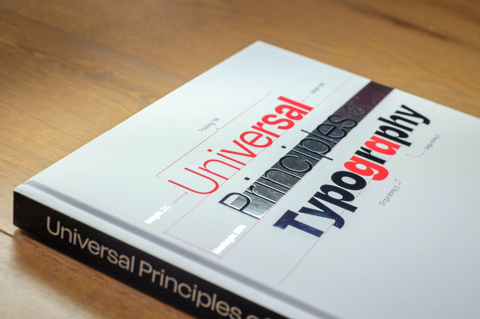 Photo of the Universal Principles of Typography book by Elliot Jay Stocks on Abduzeedo
